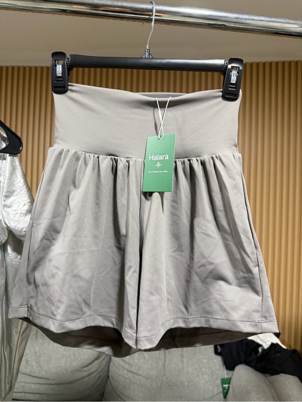 HALARA Light Gray High-Waist Skater Skort S NWT #205